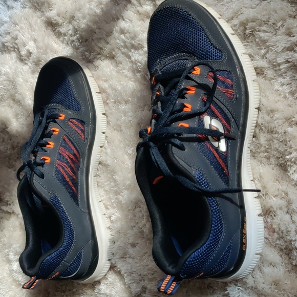 EUC Men's Sketchers Lightweight tennis shoes - Picture 5 of 6